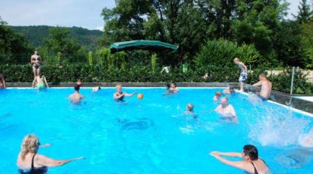 Schwimmbad auf Camping officiel Echternach Luxemburg