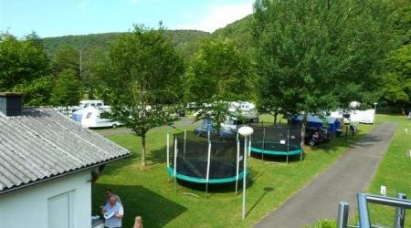 trampoline op Camping Tintesmühle Heinerscheid Luxemburg